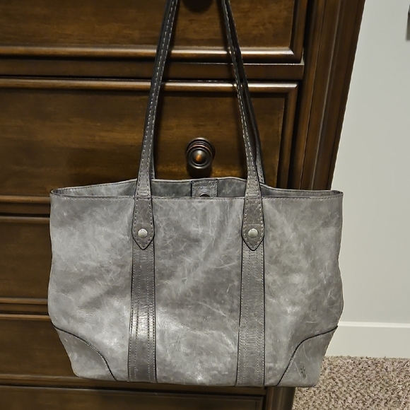 Frye Handbags - Elegant Gray Leather Tote Bag
